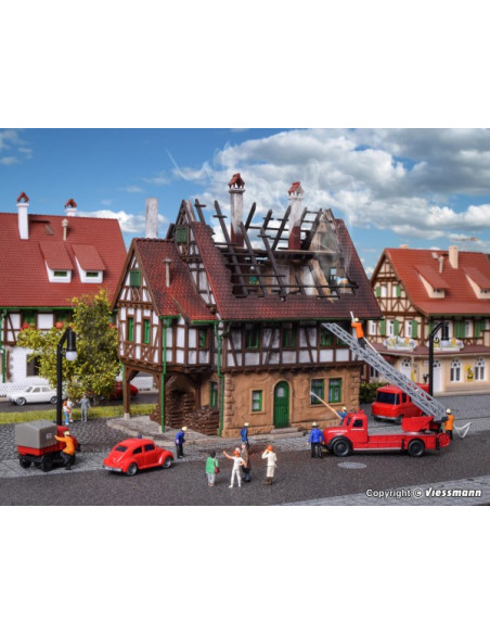 N VOLLMER 47738 Casa Incendiada